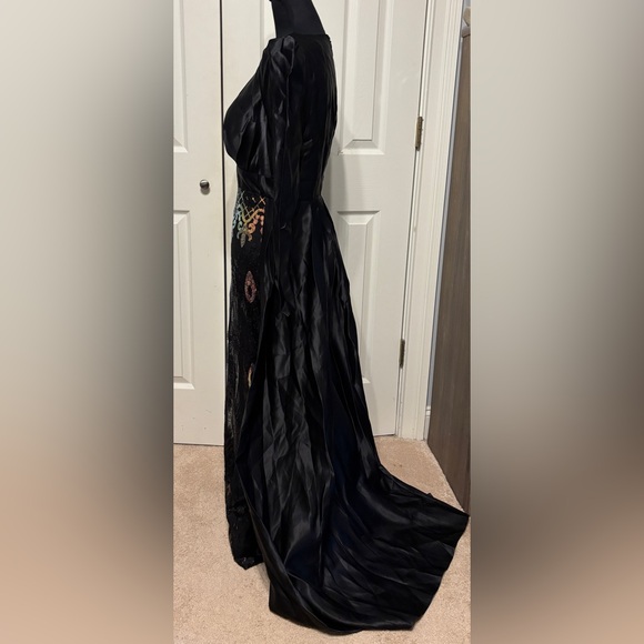 Giffniseti Sequin Gown - Picture 5 of 11